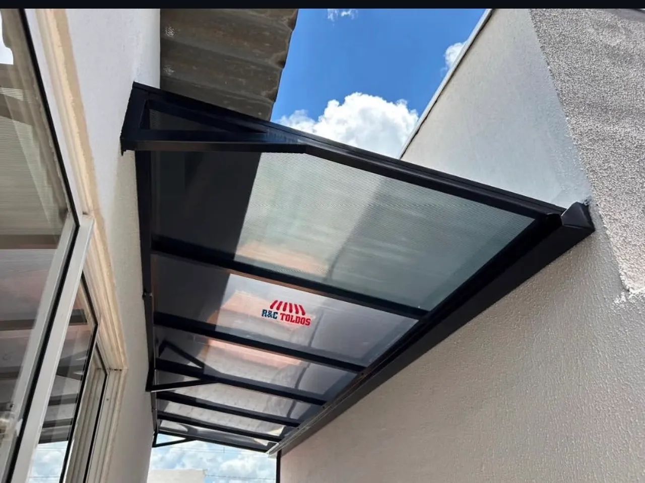 Toldo de alumínio e policarbonato 