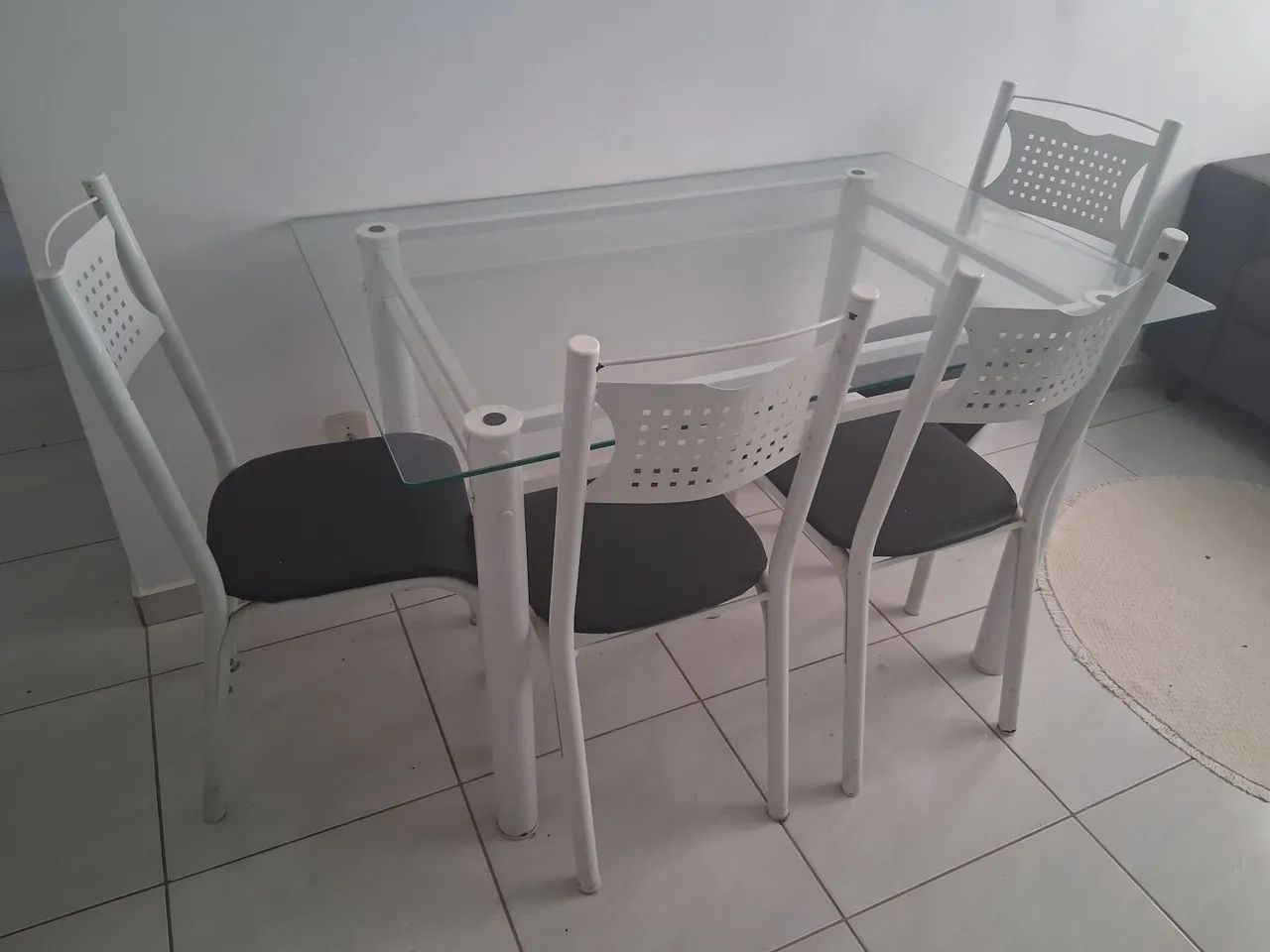 Mesa de vidro - com 4 Cadeiras 