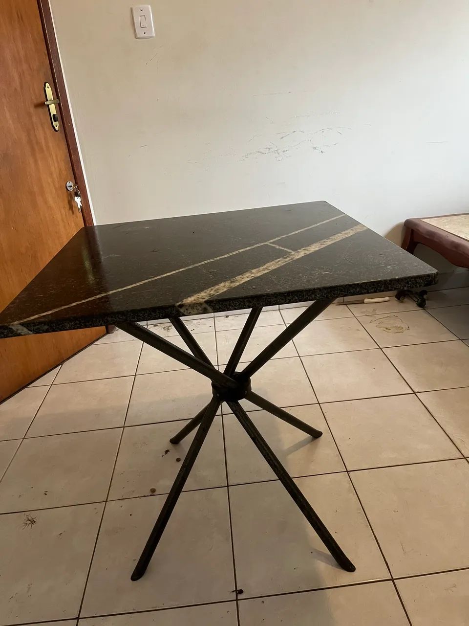 Vendo mesa de pedra de granito para 4pessoas  - Foto 4