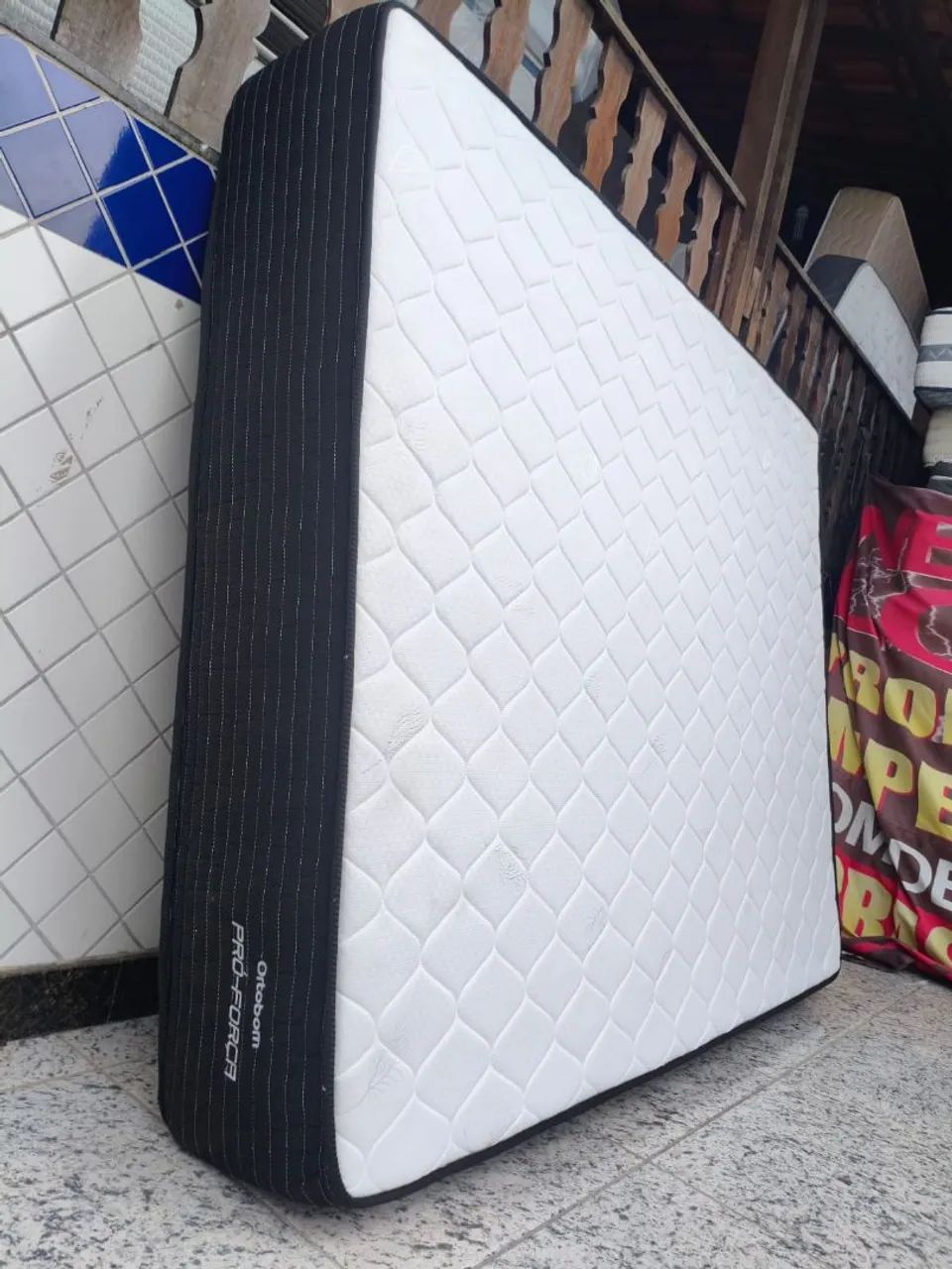 Colchão Queen Ortobom,sem uso,espuma firme ,