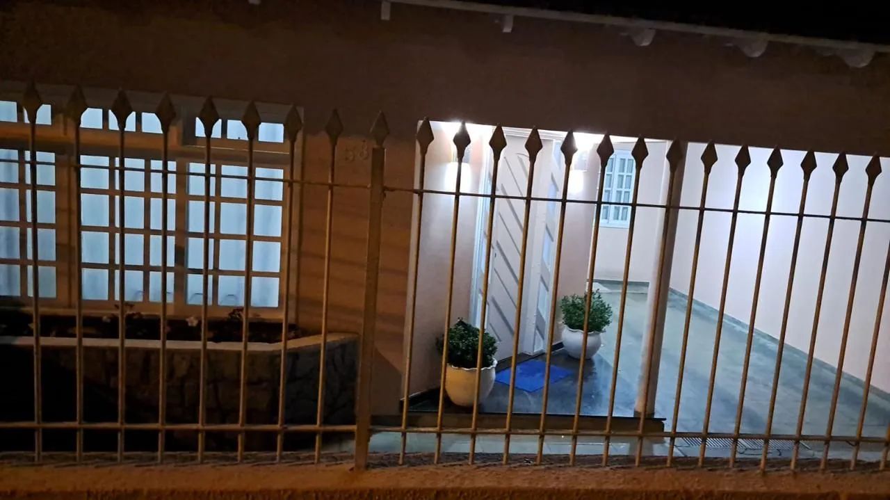 Alugo casa