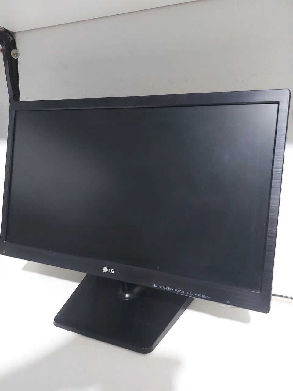 Monitor LG LED 20 polegadas widescreen. Novinho  - Foto 3