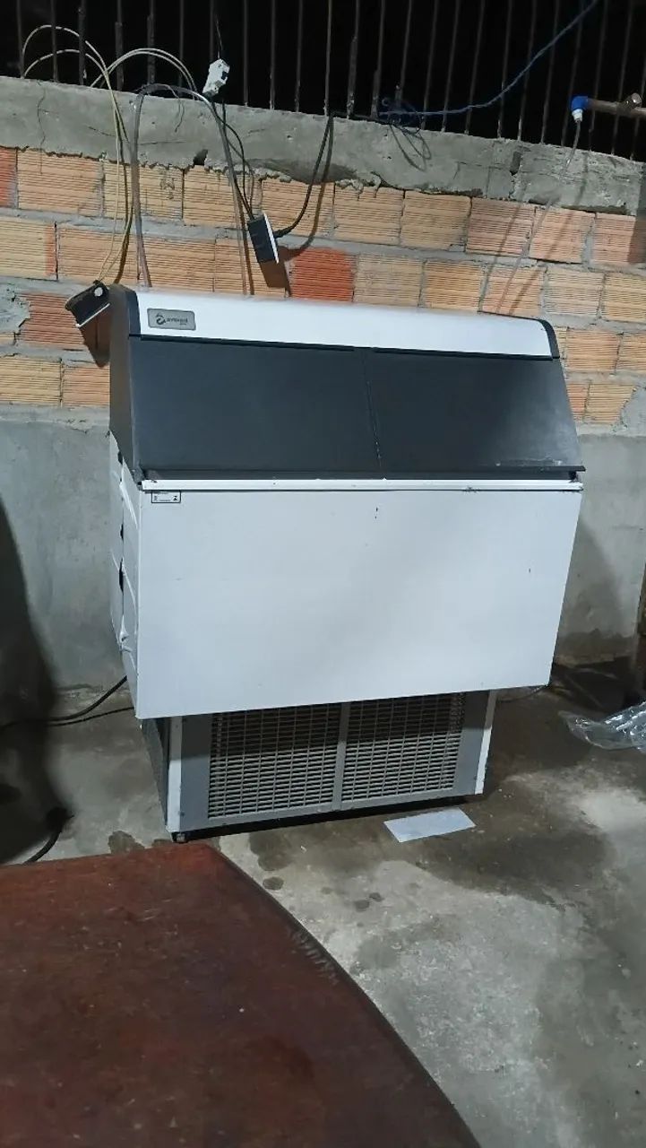Maquina de gelo 