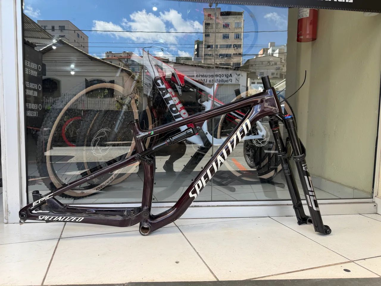 Quadro Specialized Epic brain 2021 tamanho M  - Foto 3