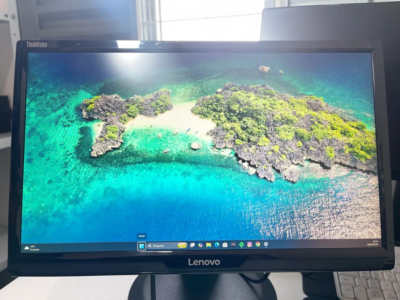 Monitor lenovo 21 polegadas detalhe na tela - Foto 2