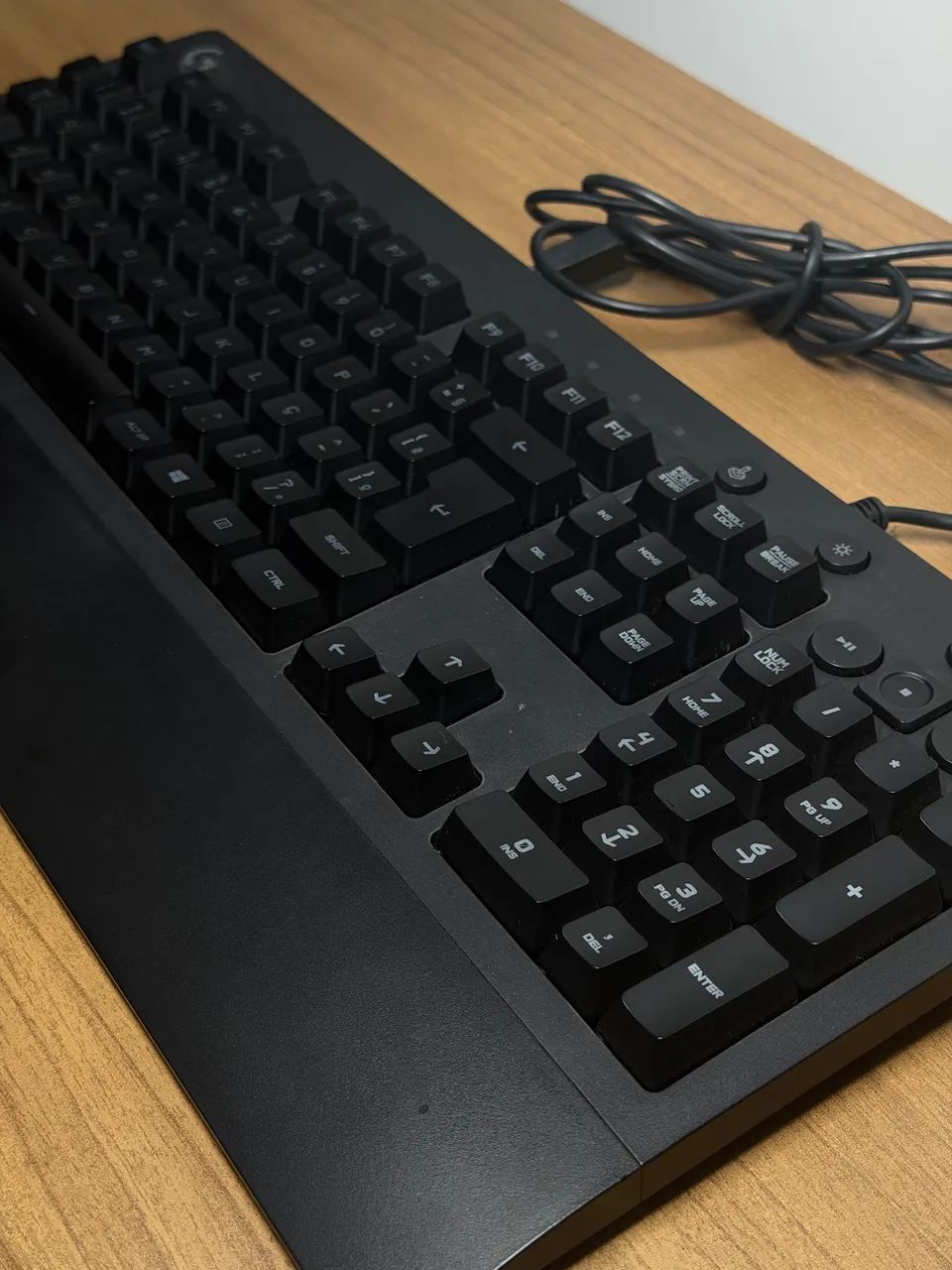 LOGITECH G213