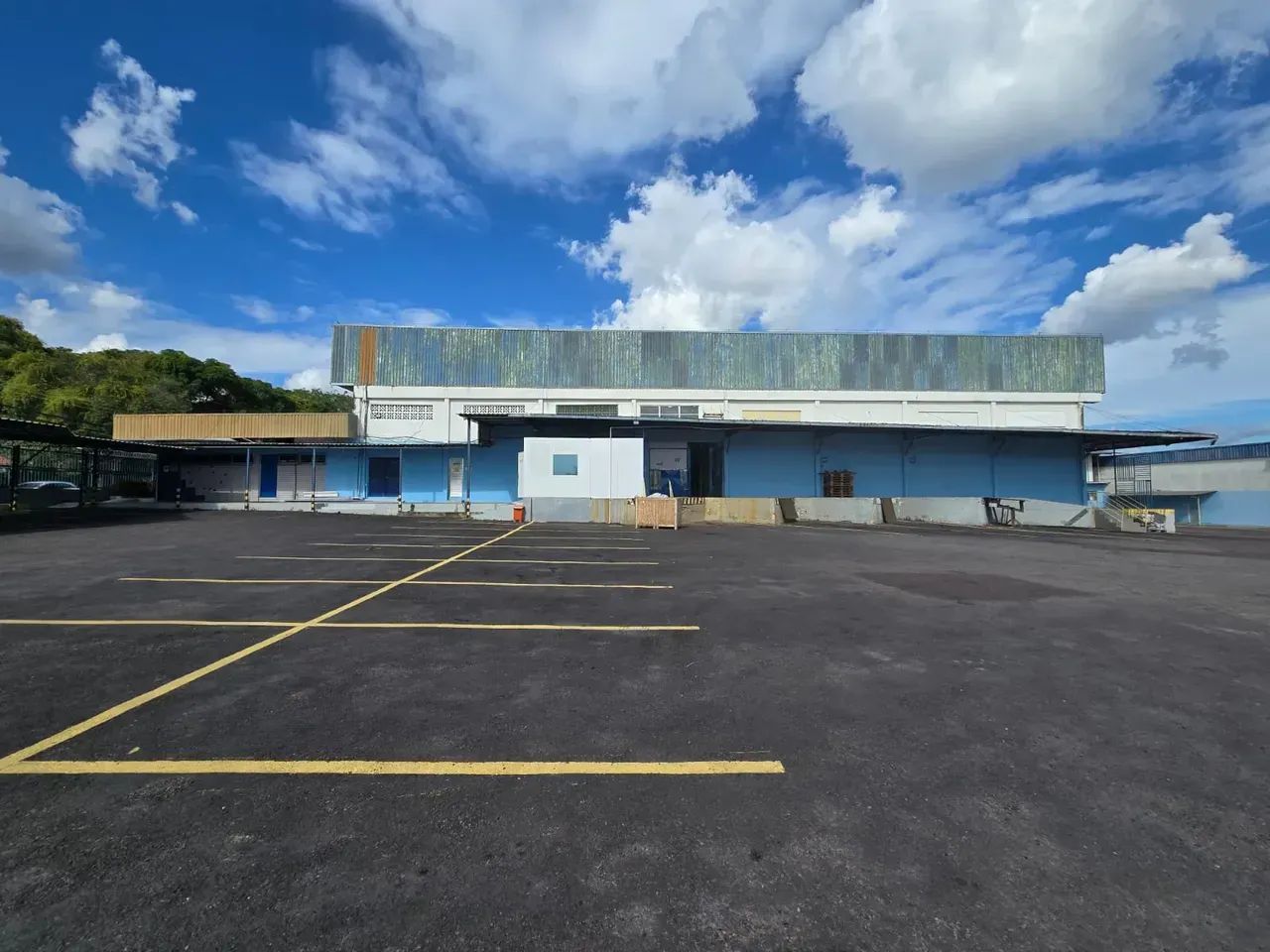 Alugo galpão com 3.300m2 em terreno de 15.000m2. Doca e +- 2.500m2 de Armazenagem. Compens - Foto 3
