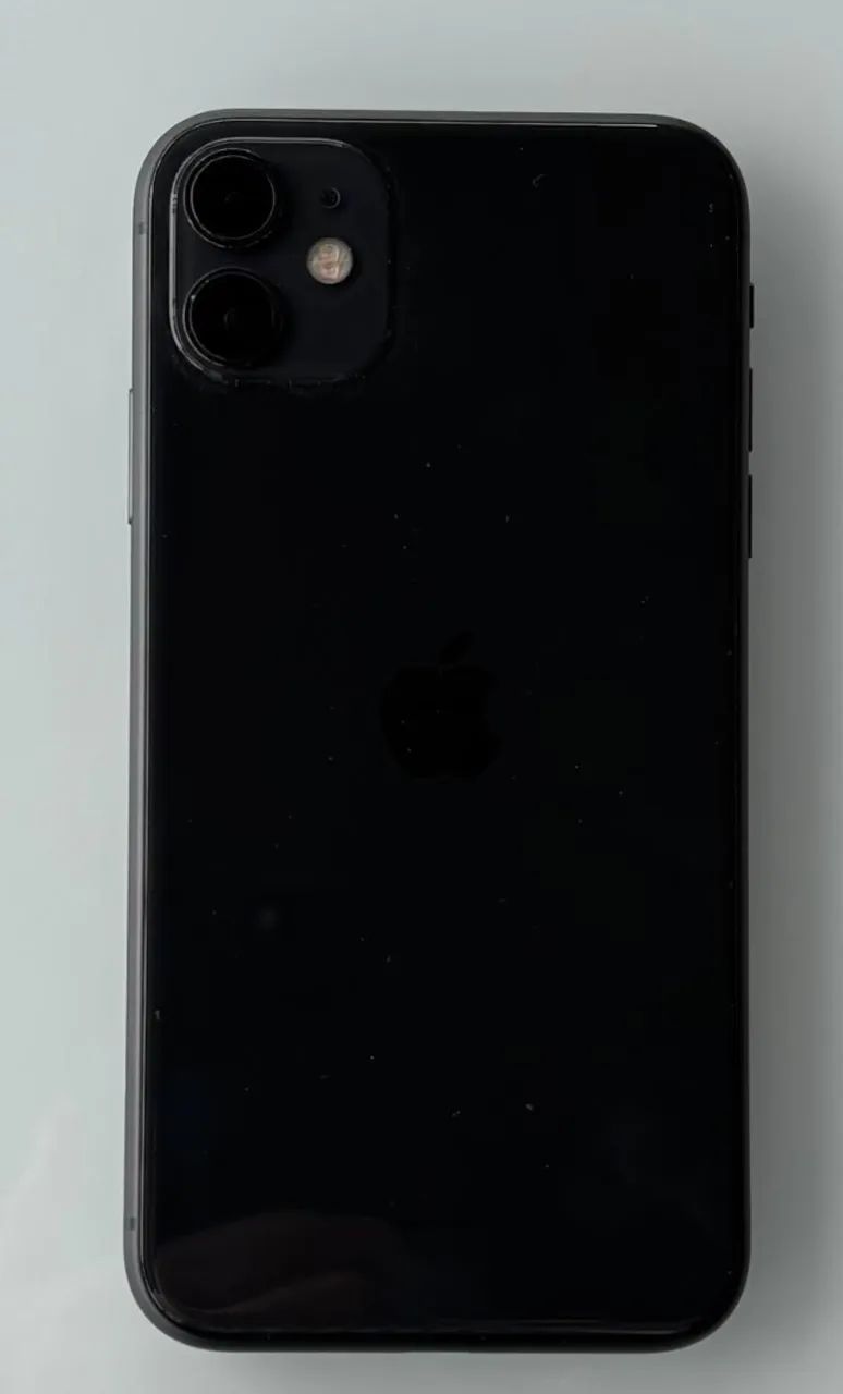 Iphone 11 preto 64 GB destravado- com caixa original - Celulares e
