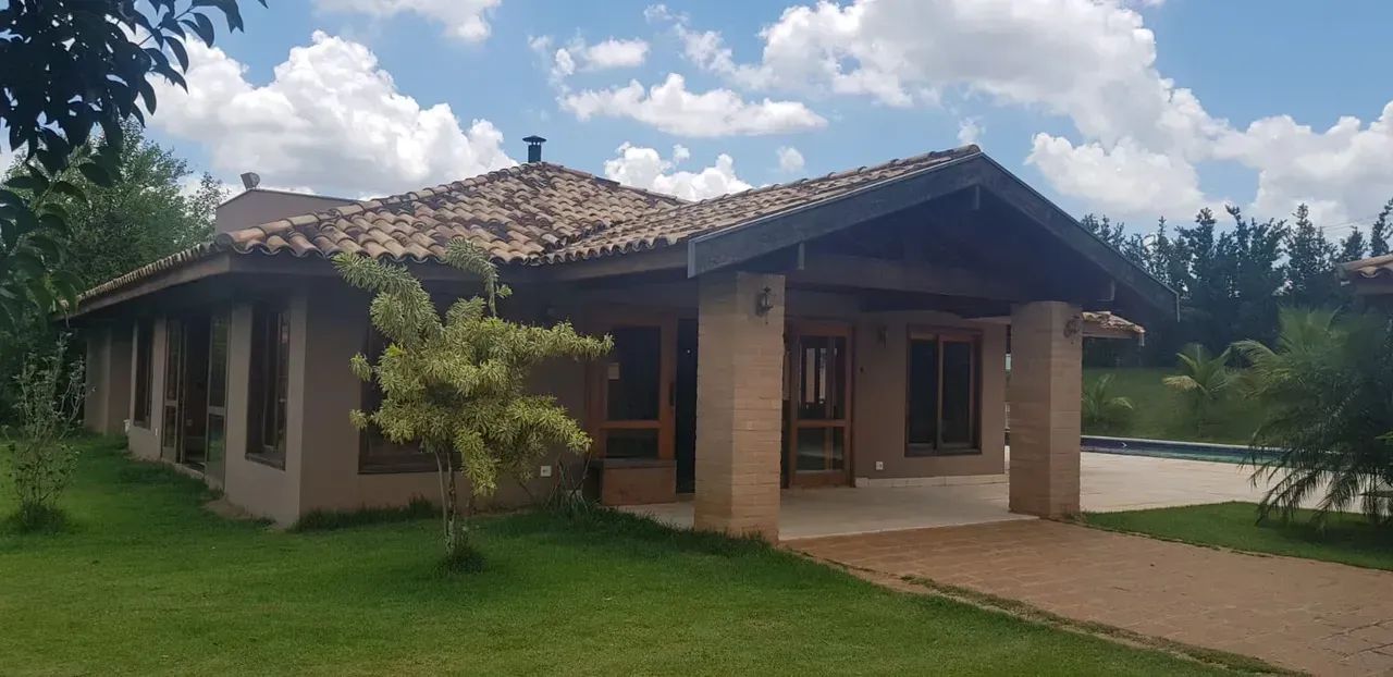 Imóvel para venda possui 410 metros quadrados com 4 quartos