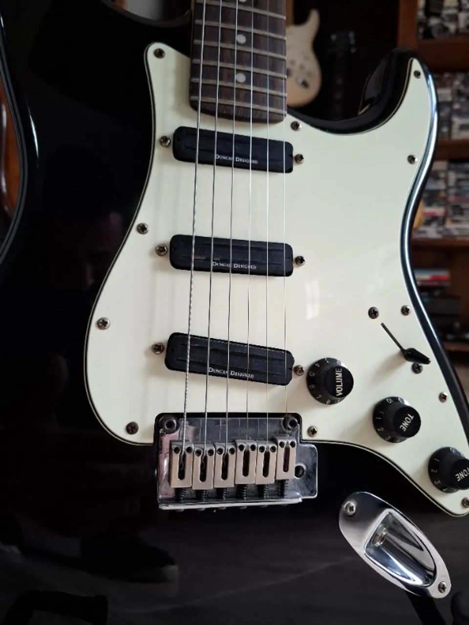 Guitarra Squier Deluxe Hot Rails Stratocaster  - Foto 6