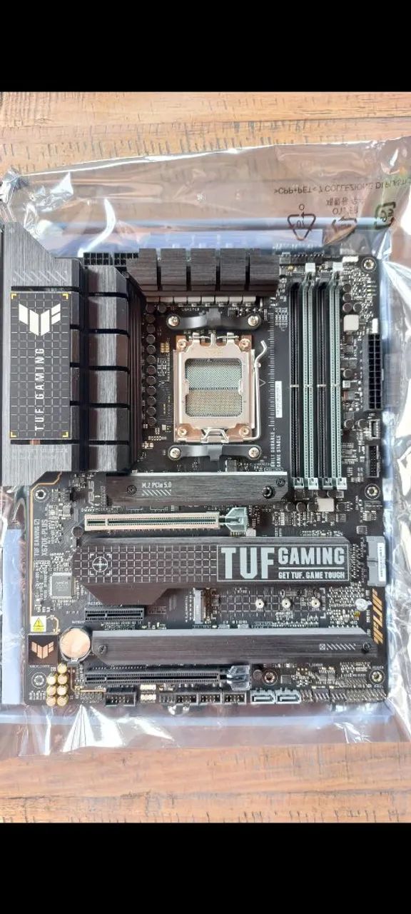 Placa-mãe X670e Plus, AM5, AMD (Pouco usada)