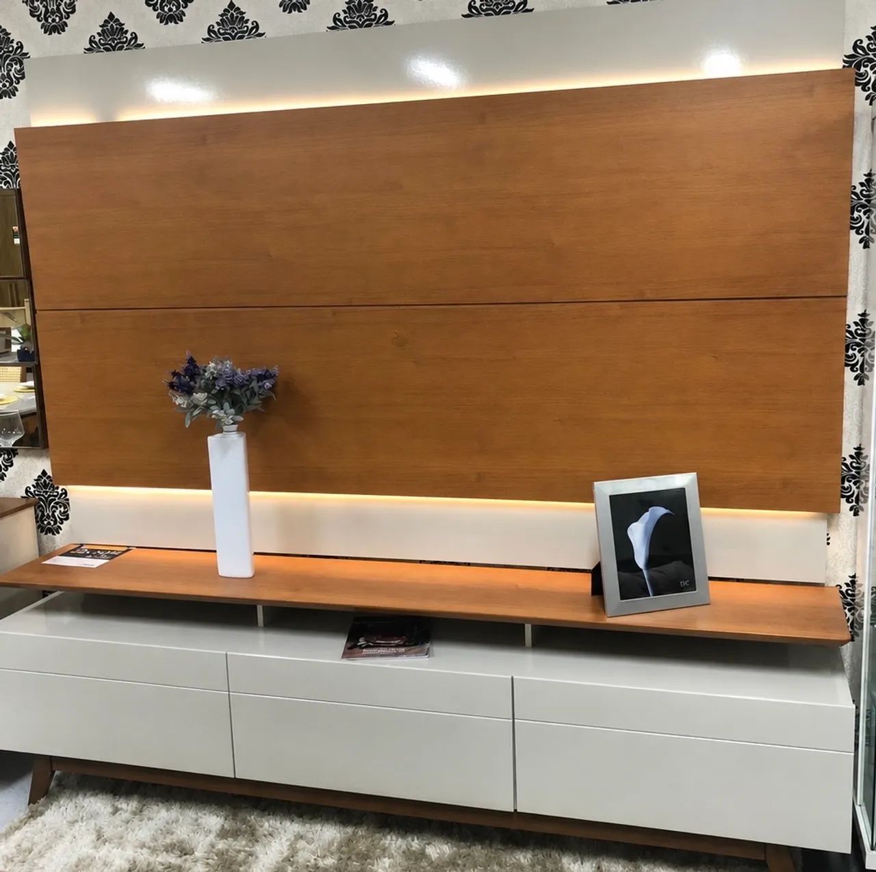 Rack com painel de led da RIMO