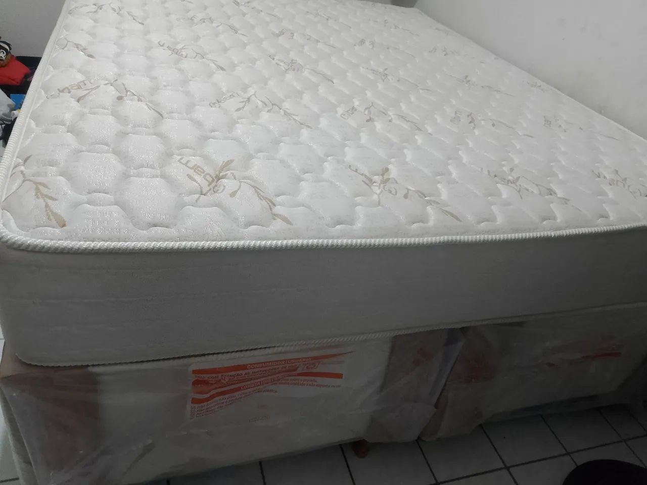 Vendo cama semi nova ainda no plástico  - Foto 2