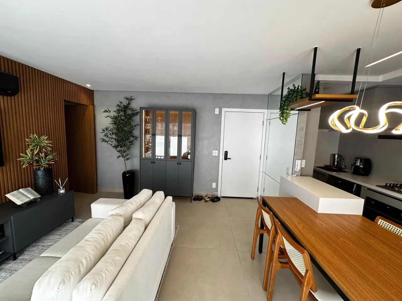 ELEV MARISTA MOBILIADO E DECORADO! 2 SUÍTES 73m²
