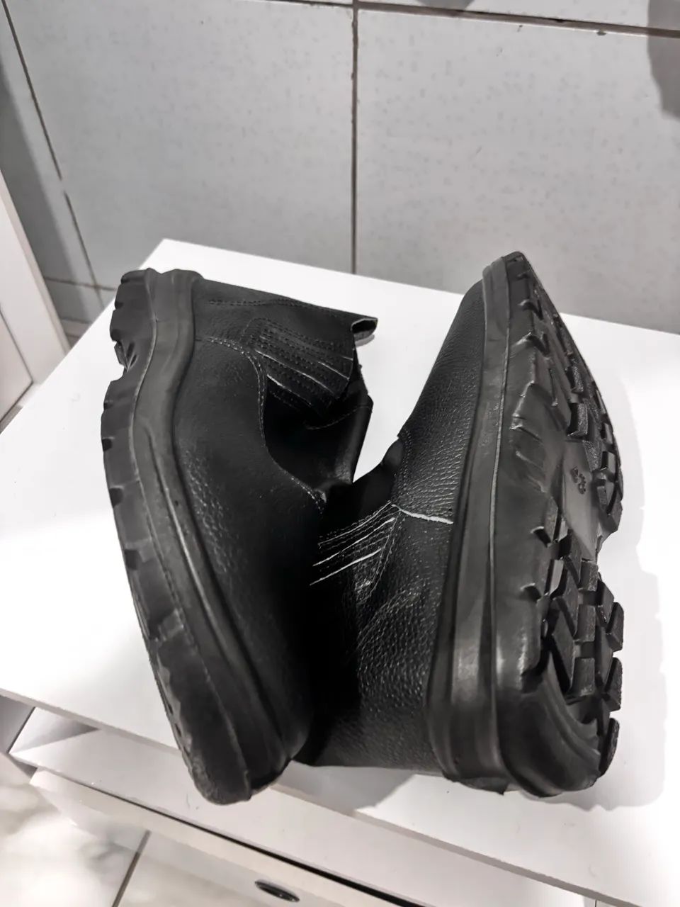 Botina de Segurança em Couro Solado Leve Bico de PVC Resistente COM CA - Foto 4