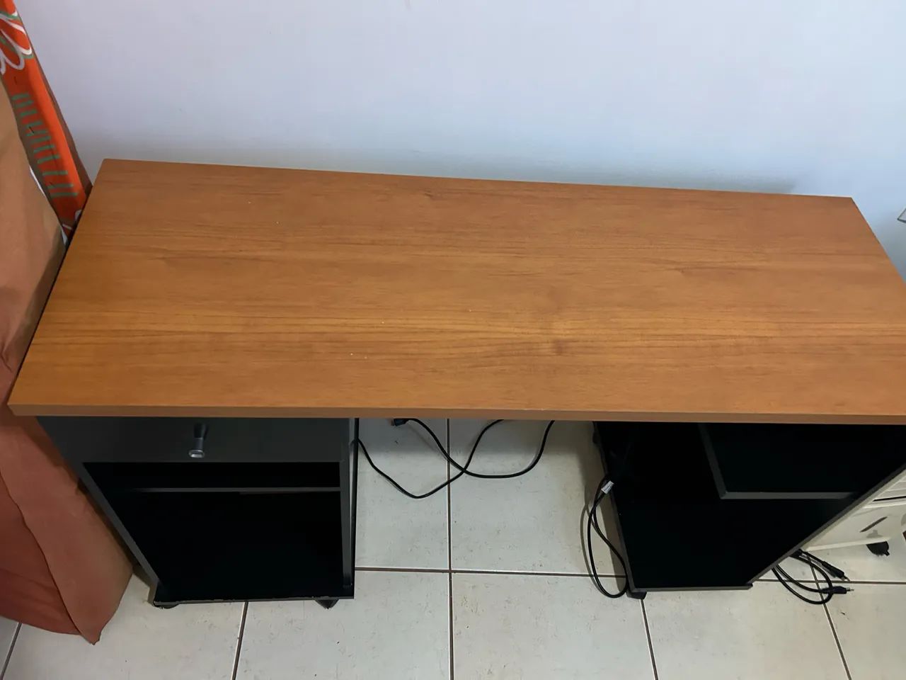 Escrivaninha com rodinhas - Foto 2