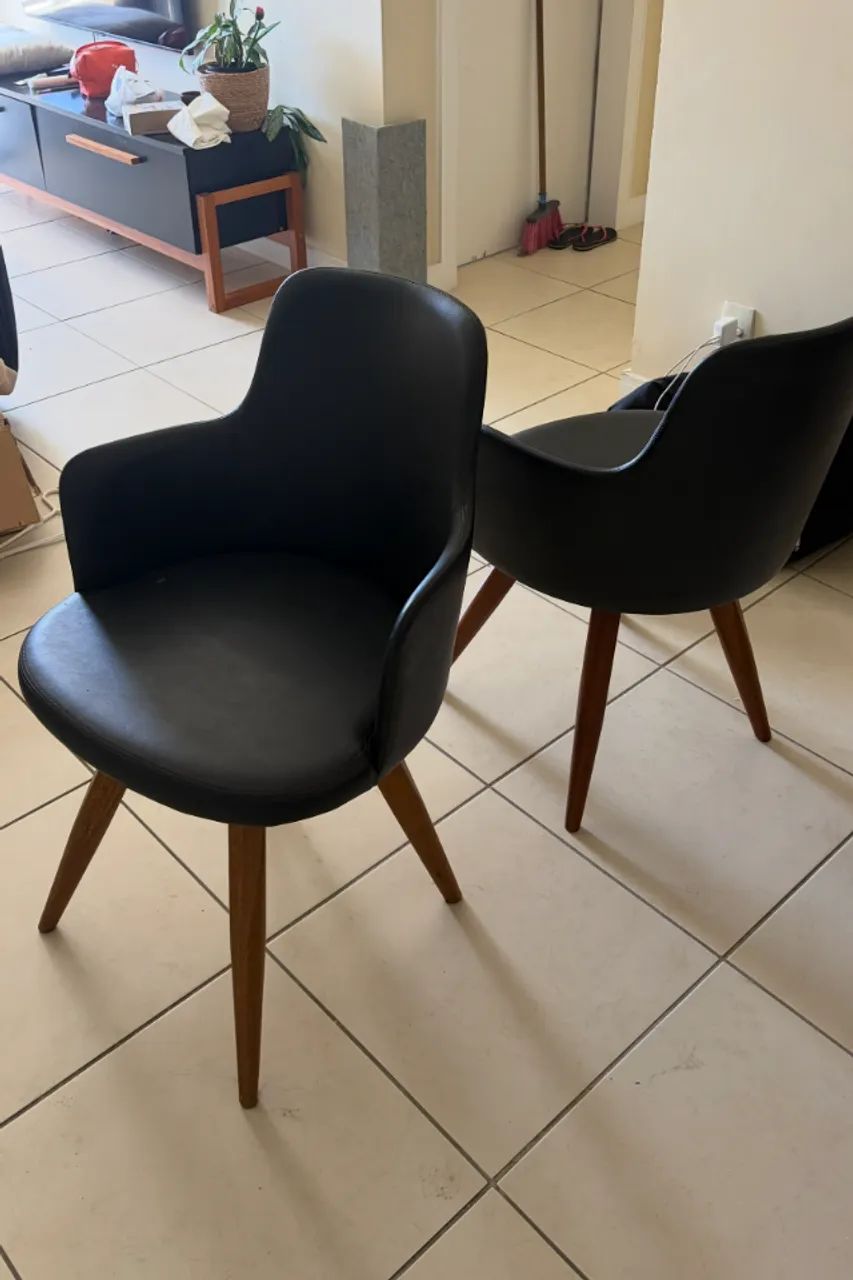 4 Cadeiras Preta Estoufada de Courino  - Foto 2