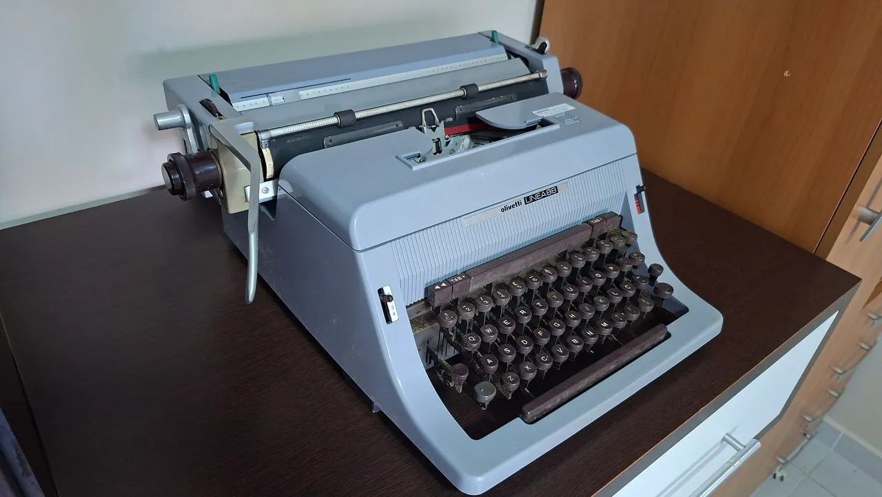 Máquina de Escrever Olivetti Linea 88 - Foto 3
