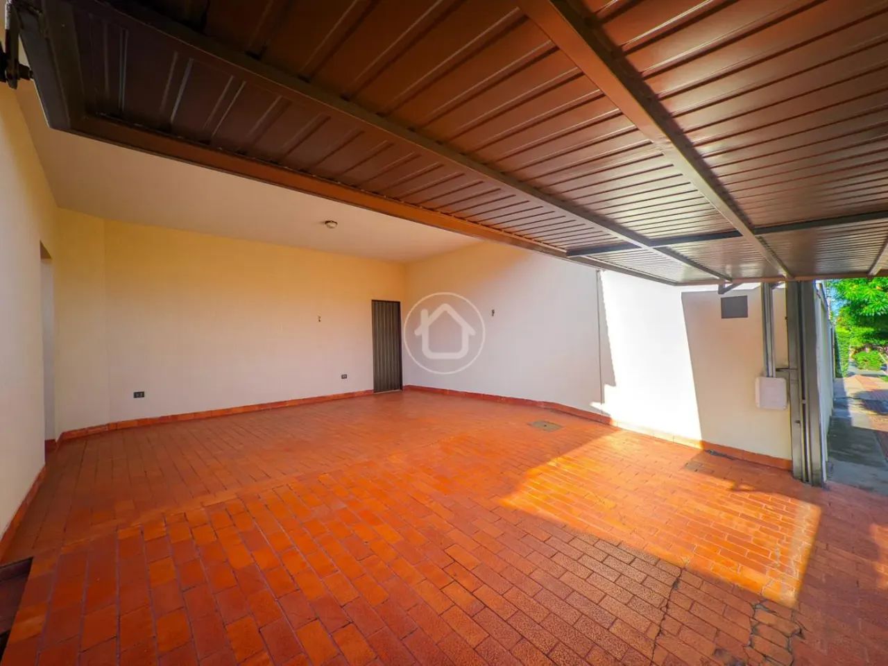 SOBRADO AMPLO COM 4 QUARTOS E PISCINA - Foto 4