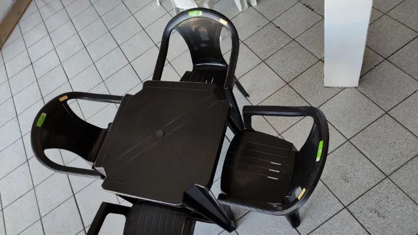 Mesa + Poltronas Plástica 154Kg  - Foto 2