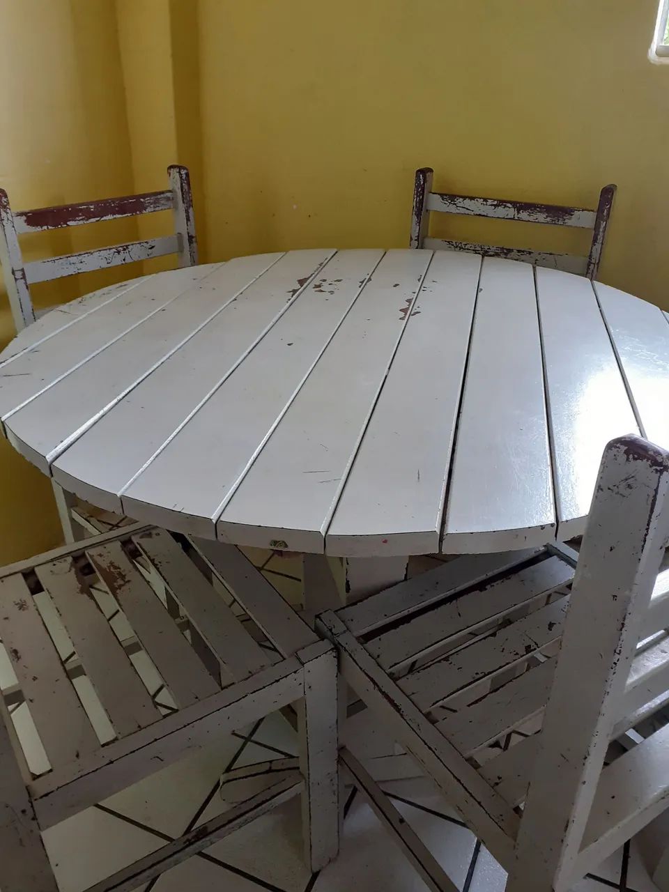 Mesa de madeira de Argelin 