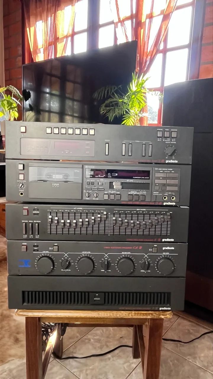 Gradiente esotech (tuner, crossover, amplificador A1, tape deck D2, equalizador) - Foto 4