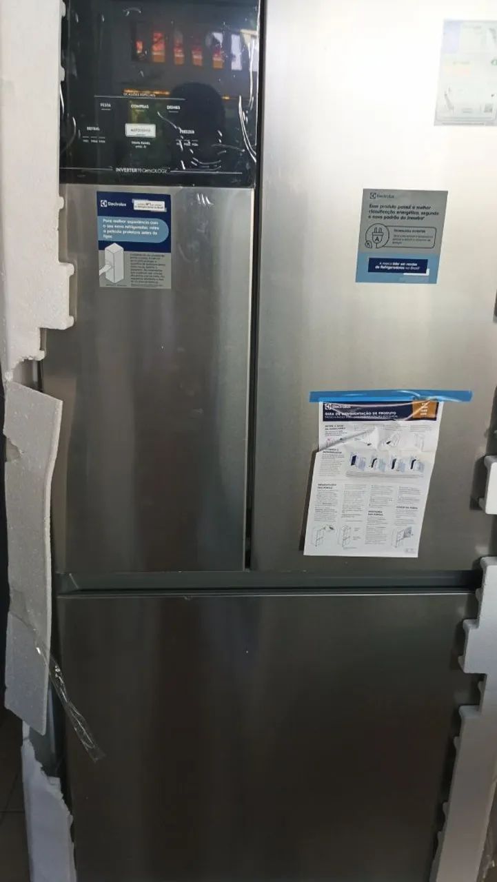 Vendo geladeira Electrolux Im8s. Nova na embalagem com garantia estendida por 18 meses