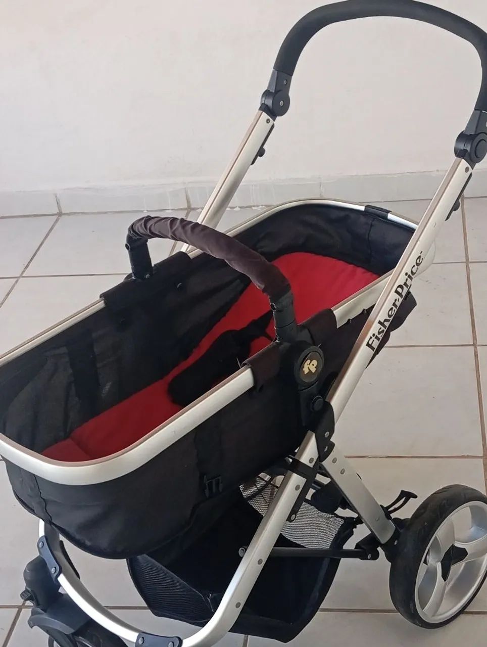 Carrinho de bebê  em perfeito estado , apenas 2 meses de uso . - Foto 3