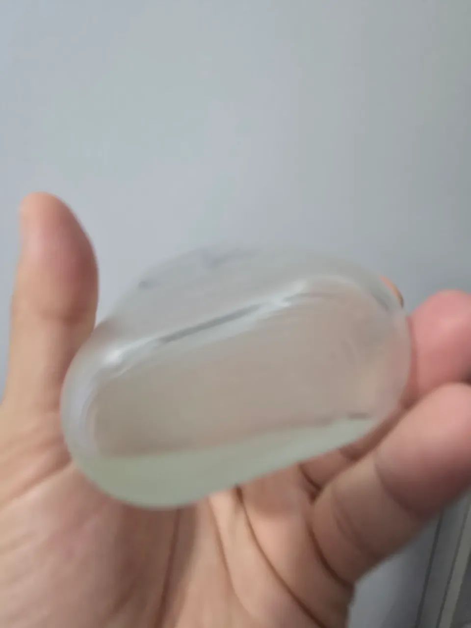 CK One tem uns 80ml no frasco, usado - Foto 5