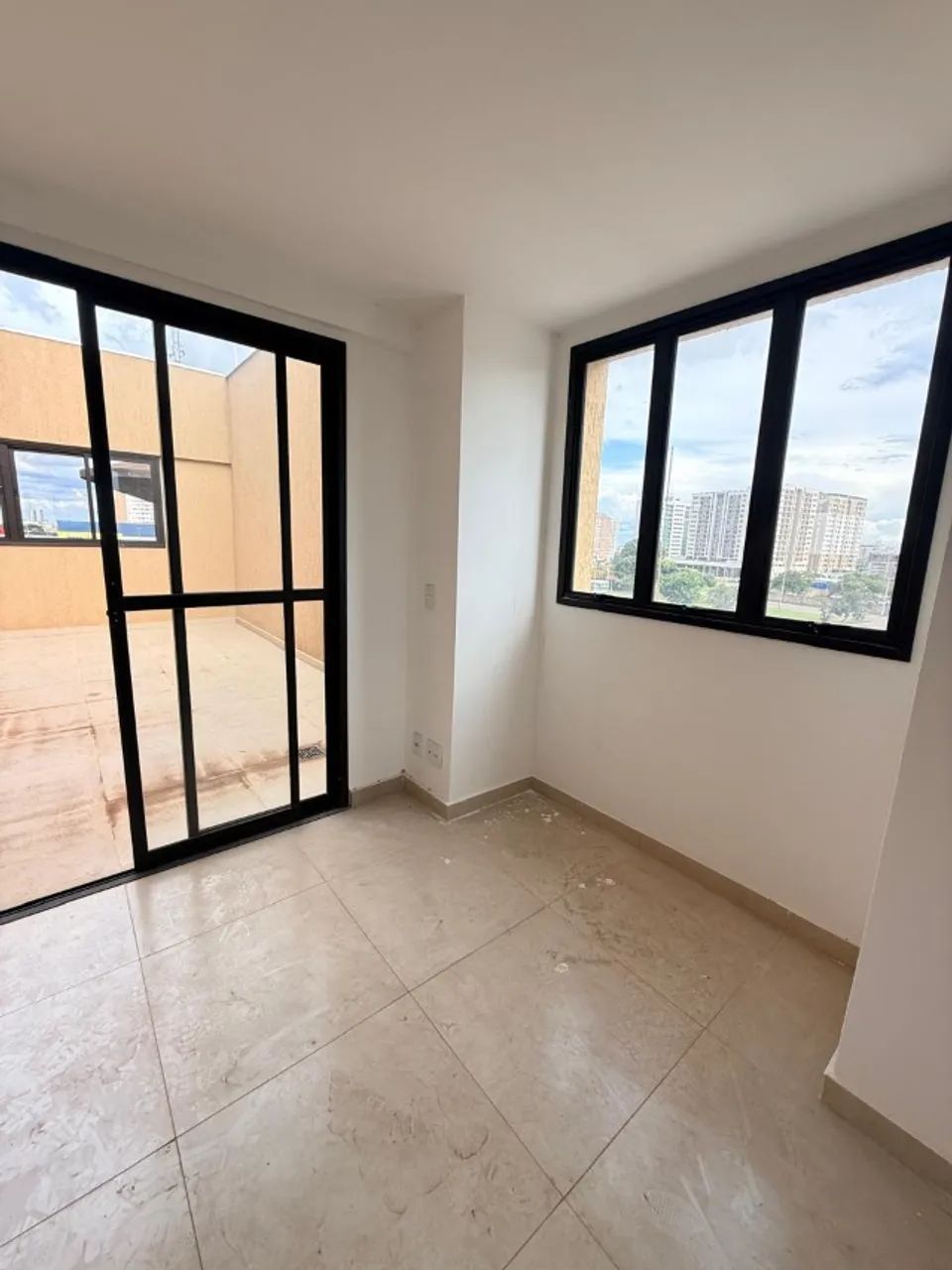 Vendo cobertura Linear em Samambaia, COM VARADÃO, 72m2, Vazada, NOVO e próximo ao metrô. - Foto 2