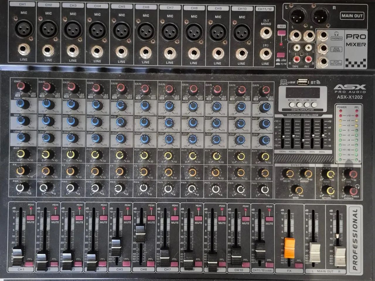 Mesa de som profissional mixer
