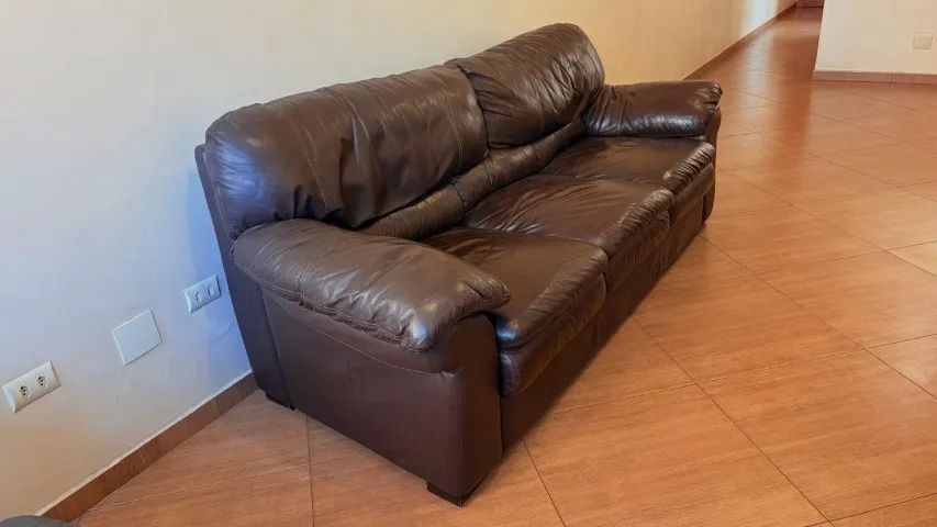 Conjunto de sofás usados em couro 2 e 3 Lugares - Marrom - Foto 2