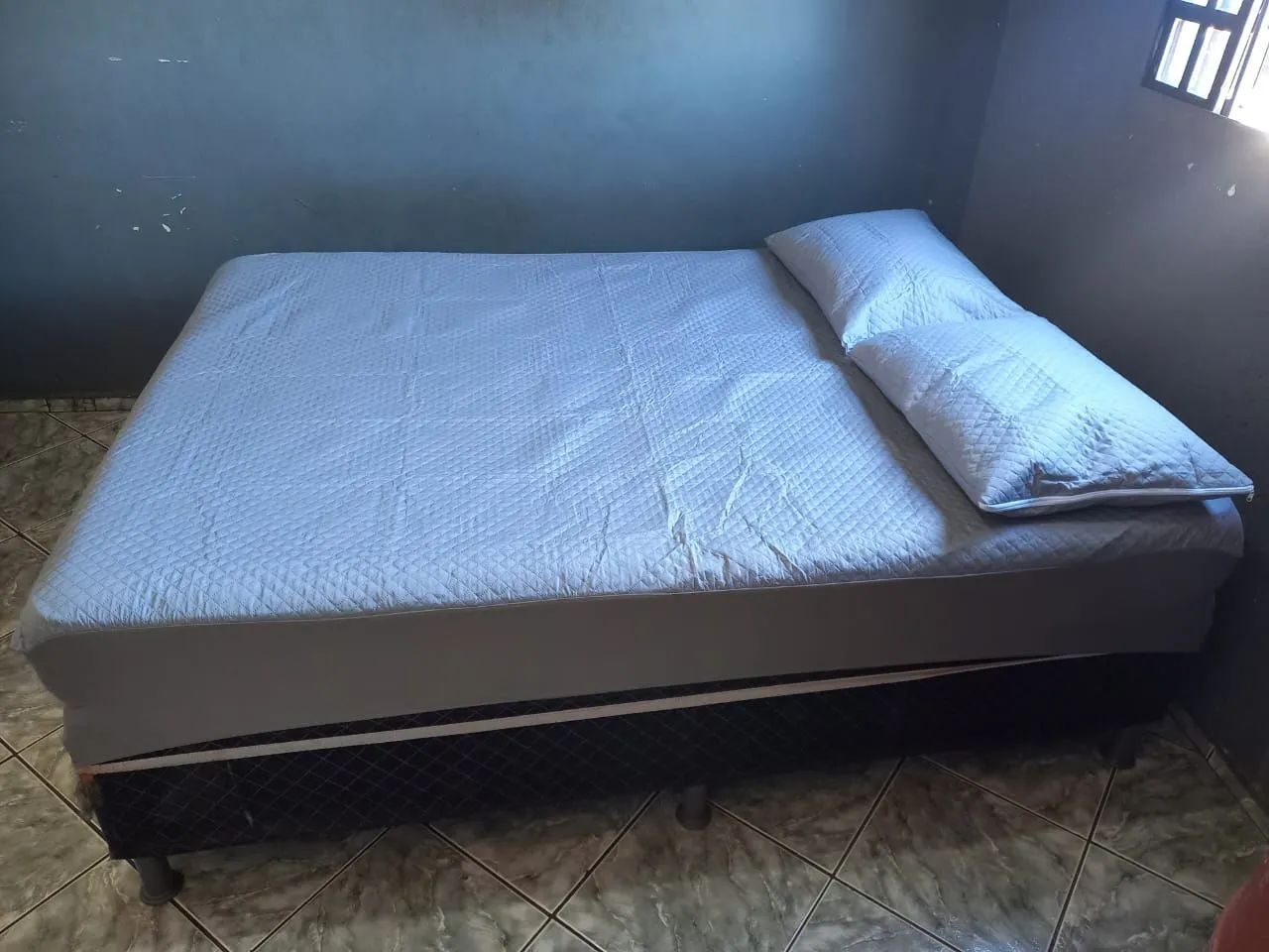 Vendo uma Capa de Colchão Casal Impermeável  - Foto 2