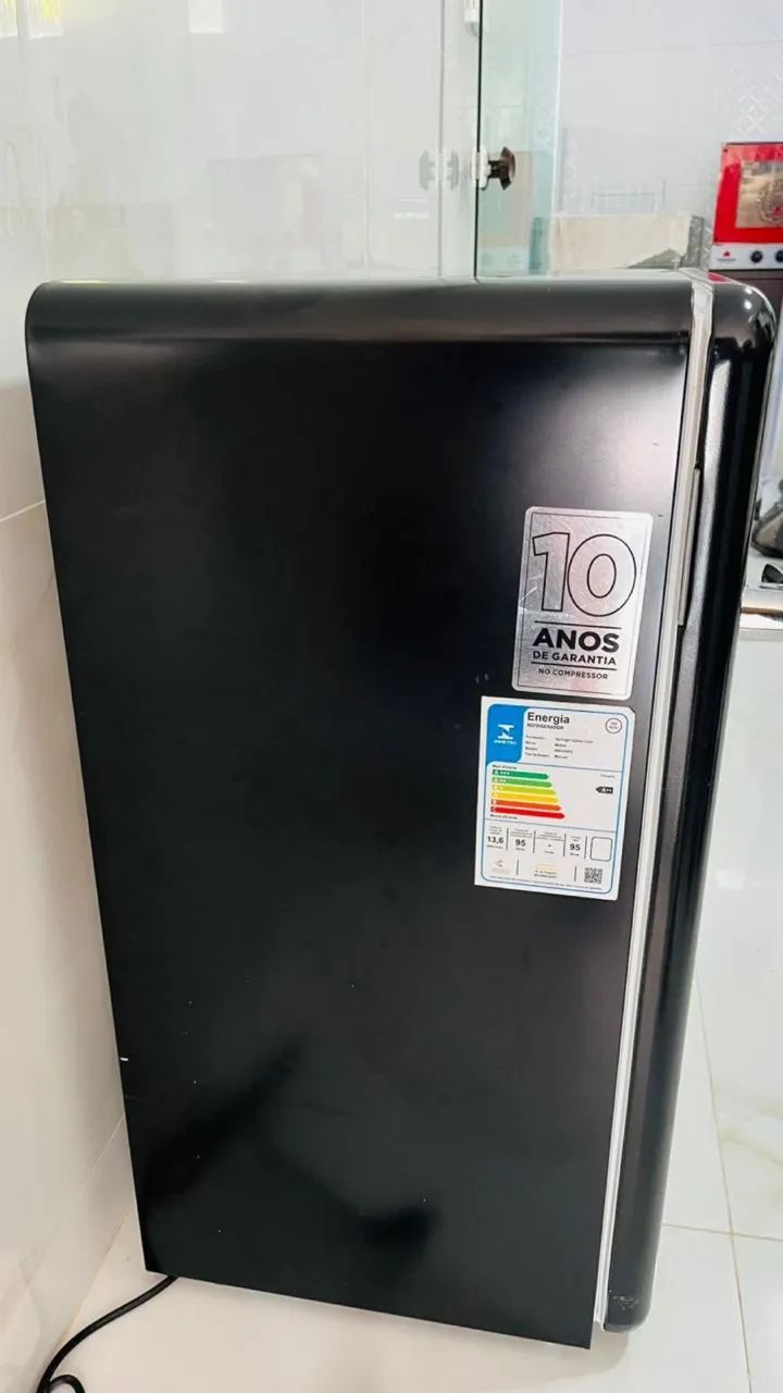 Frigobar da MIDEA retrô 