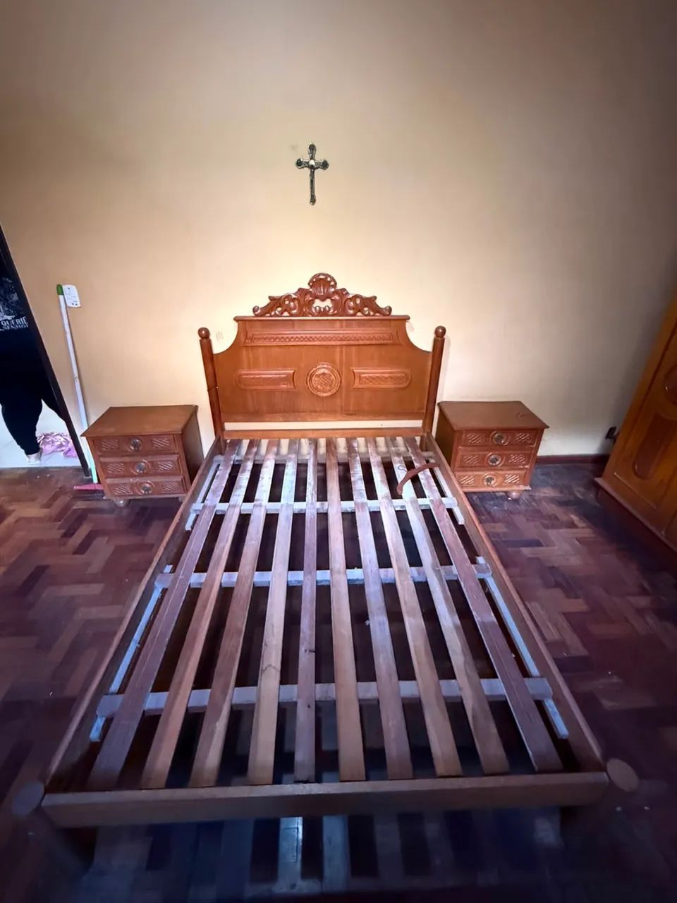 Cama com criados em laranjeira - Foto 2