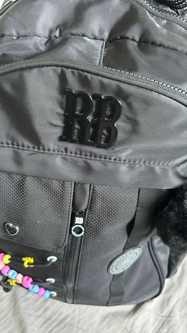 mochila super linda REBECA BOM BOM preta  - Foto 5