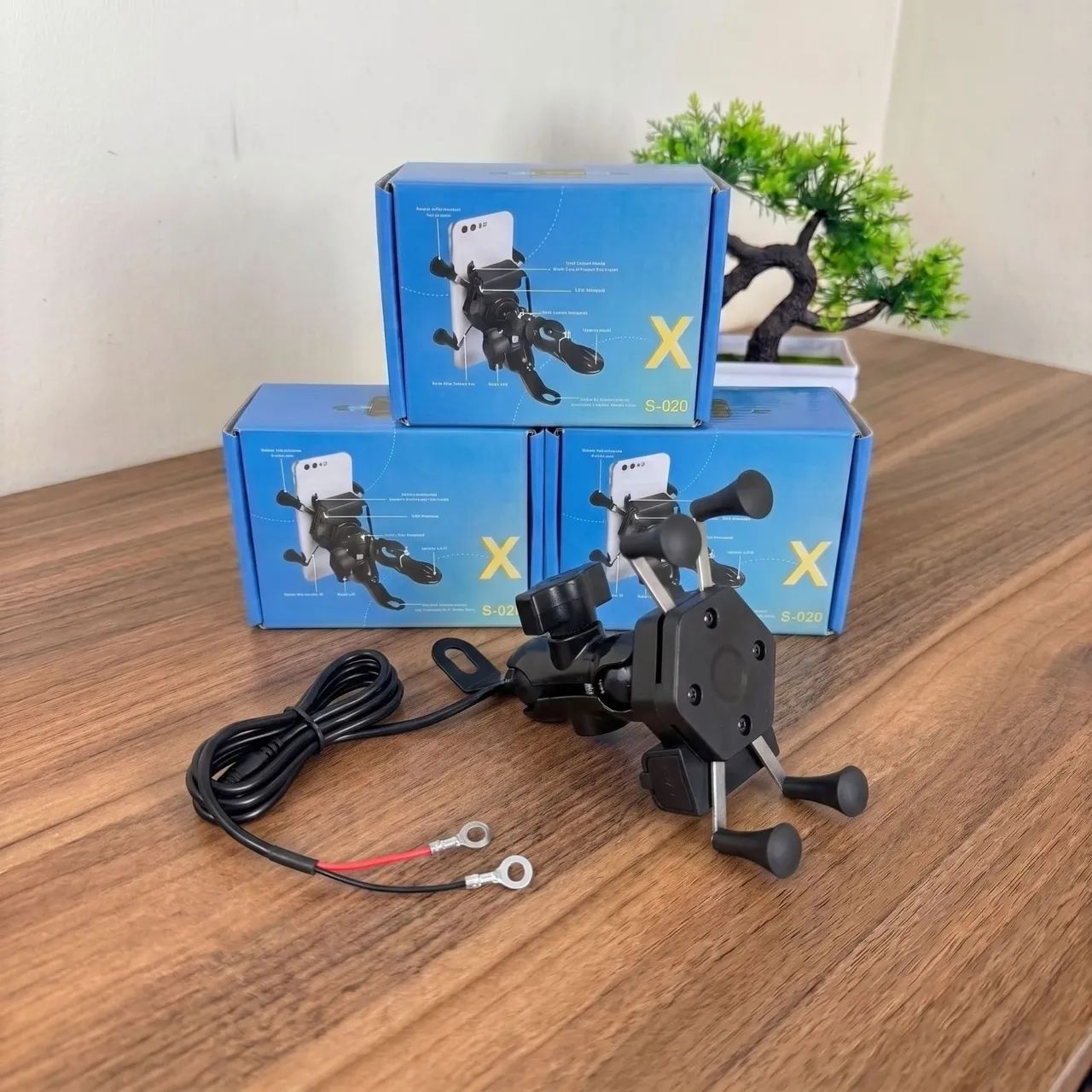 Suporte de celular para moto com USB  - Foto 2
