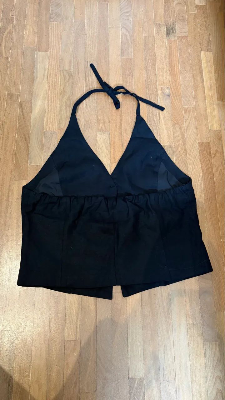 Regata preta com botões - Bershka Itália  - Foto 2
