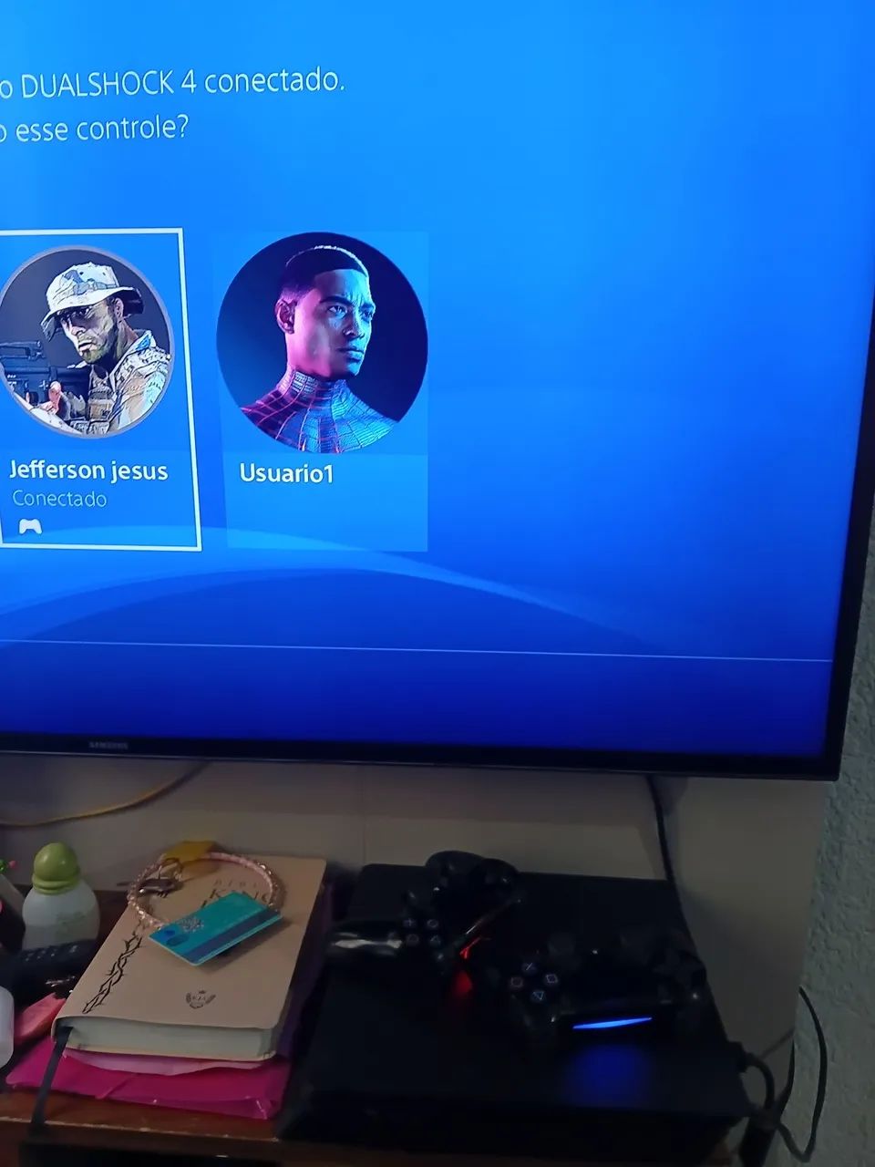 Ps4 com 2 controle + jogo homen aranha - Foto 4