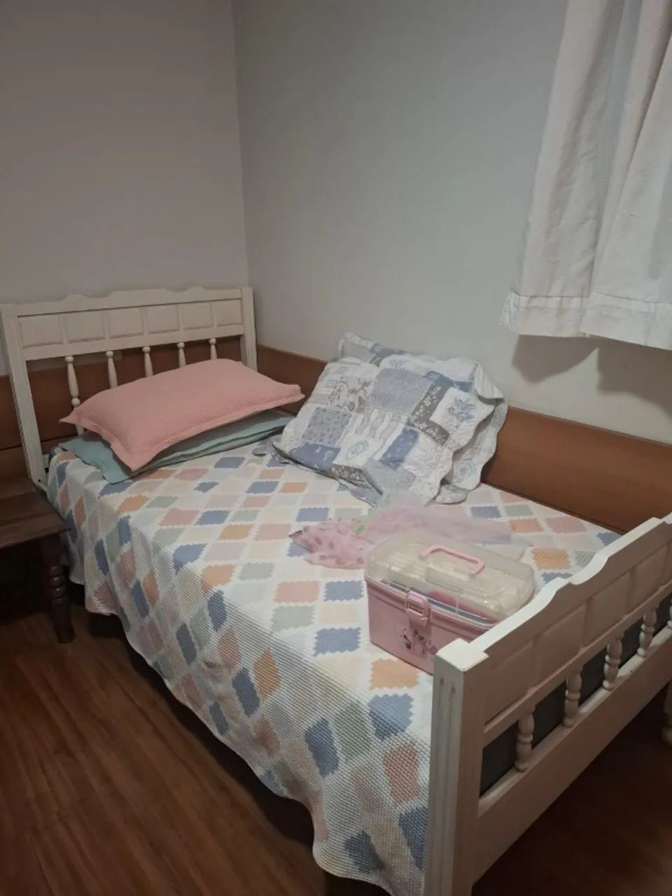 Camas de Solteiro com Colchão e Mesa de Cabeceira - Foto 3