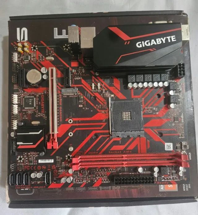 Placa Mae Gigabyte B450M GAMING nova
