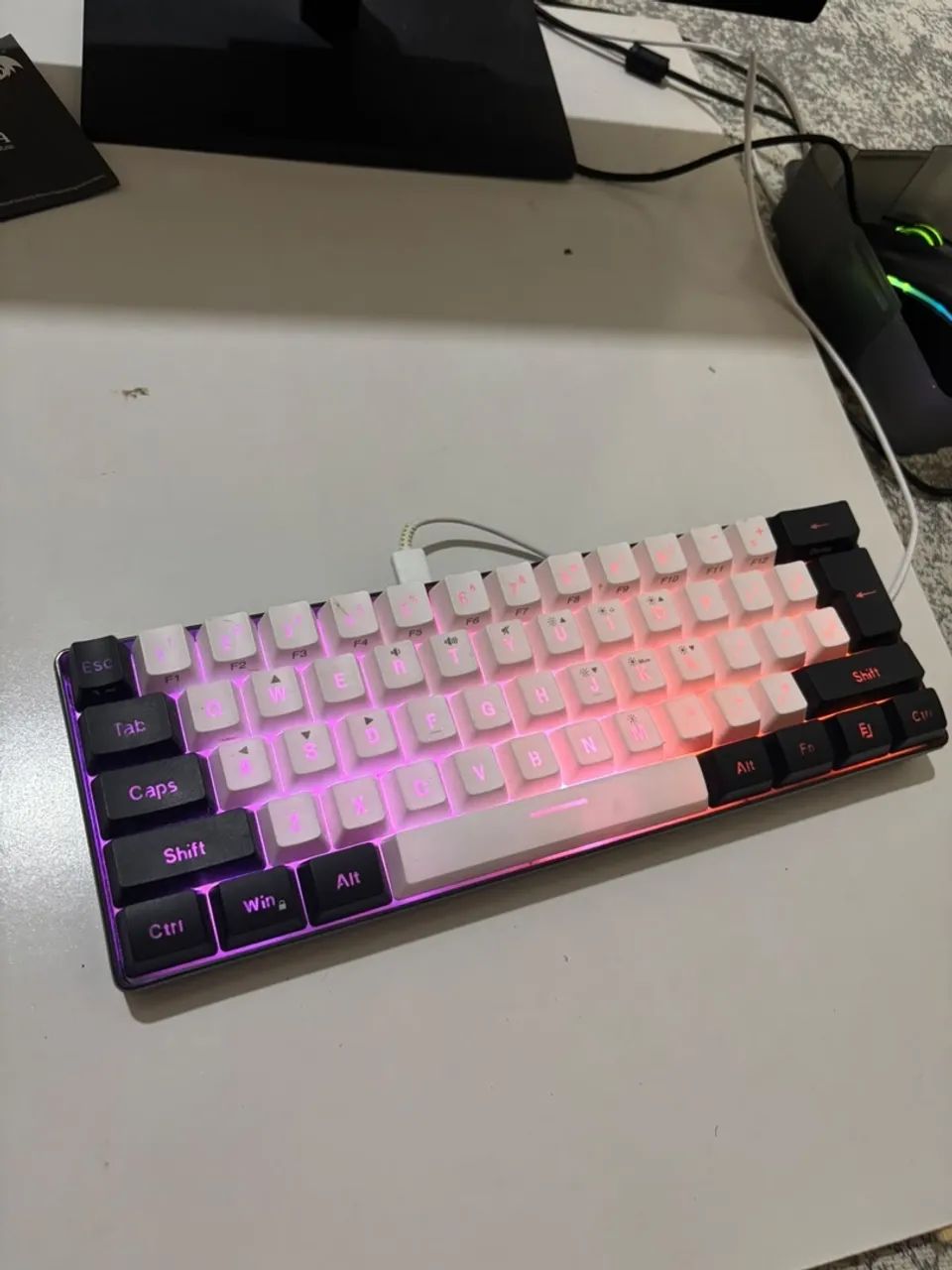 Teclado Gamer RGB 65% - Foto 3