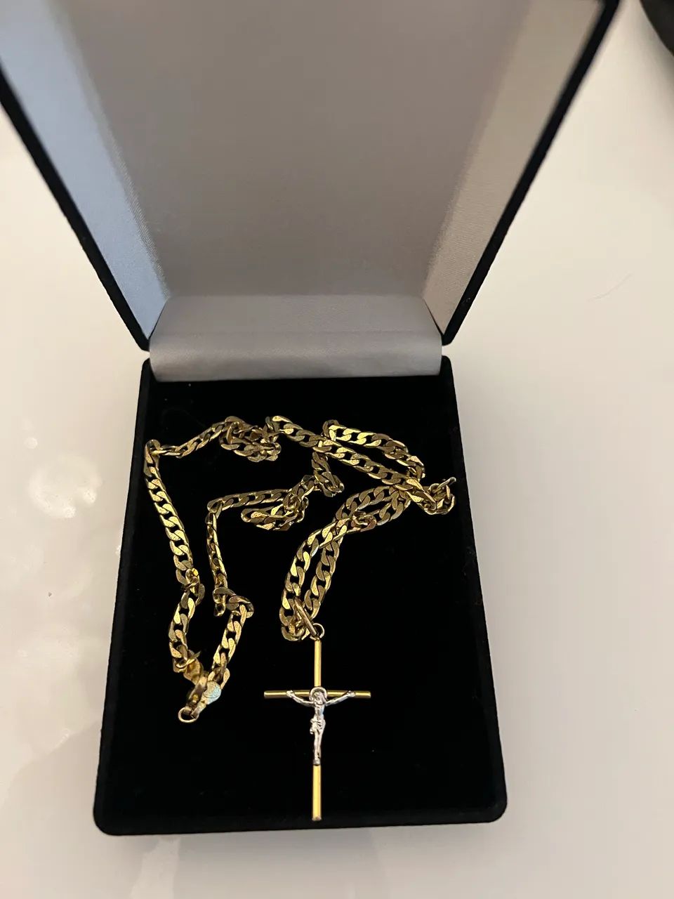 Corrente em aço banhada a ouro com crusifixo  - Foto 3