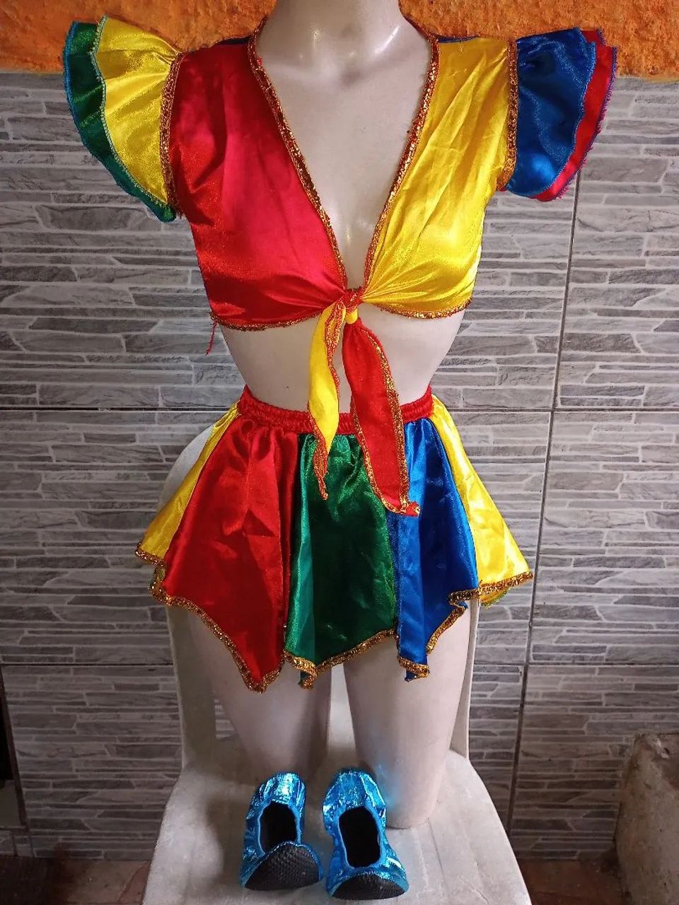Promoção de roupas para carnaval.