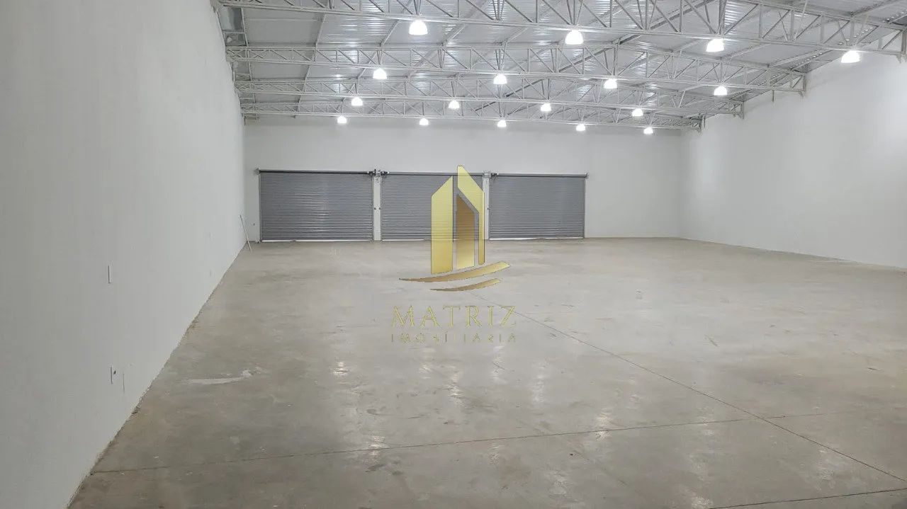Prédio comercial em avenida para locação