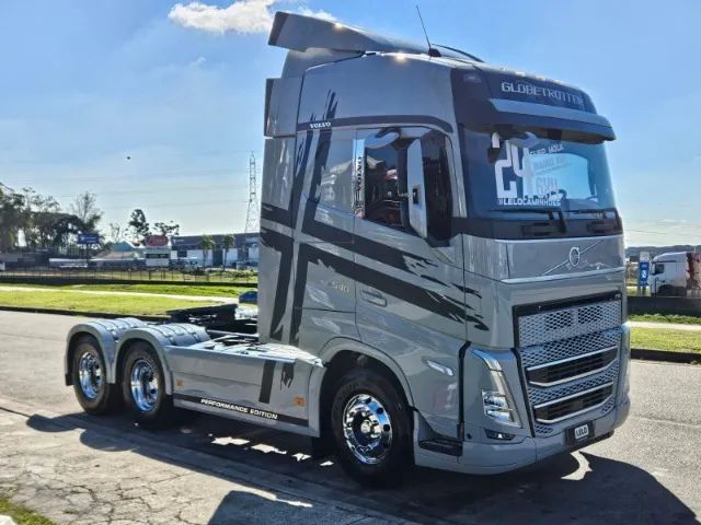 Volvo FH 540 6x4 Bug Leve Globetrotter Ano 24 Mídia Grande Geladeira Mola Freio a tambor