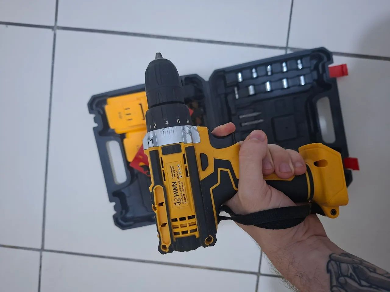 Parafusadeira sem fio + 2 Baterias