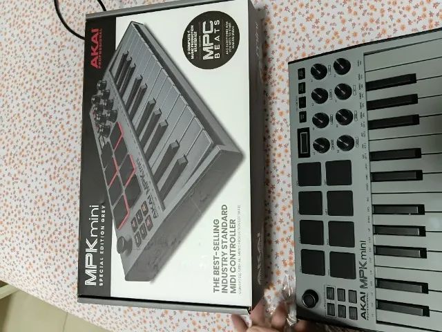 Teclado AKAI Mini Gray - na caixa - Instrumentos musicais