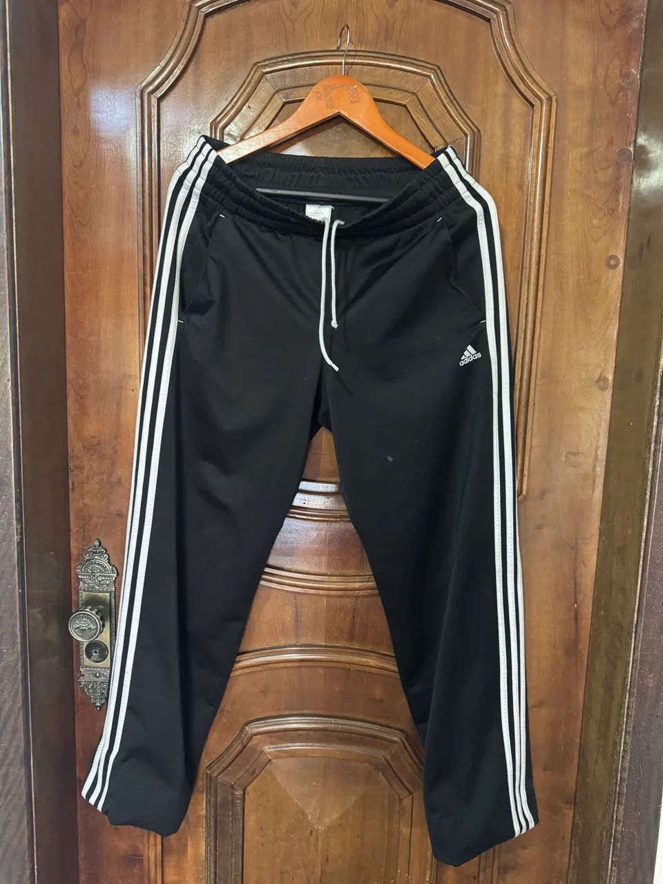 Agasalho Adidas Back 2 Basics 3 Stripes Preto e Branco - Foto 4