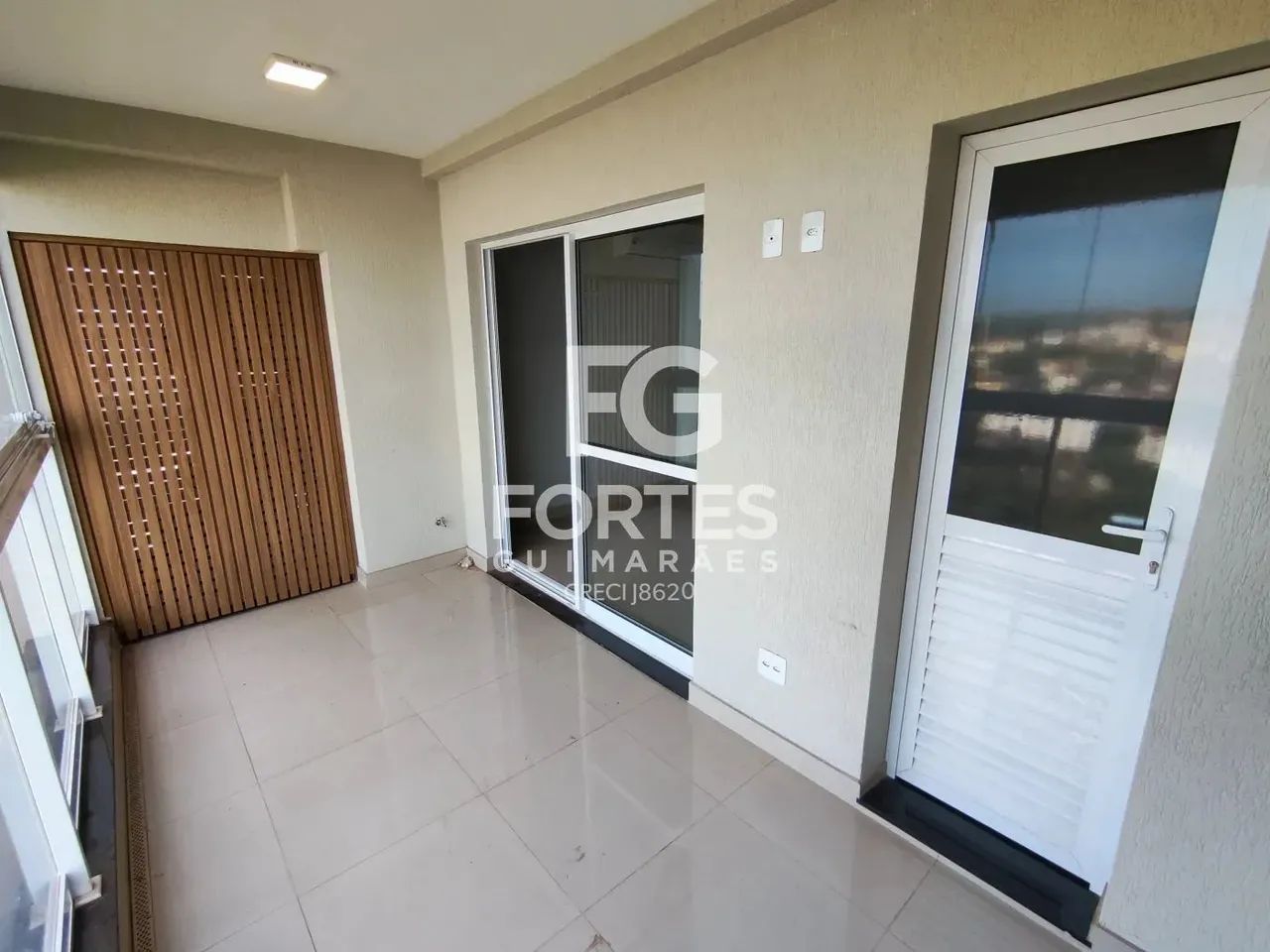 Apartamento Andar Alto Vista Livre ao lado do Ribeirão Shopping, colégio Liceu, com 02 dor - Foto 9